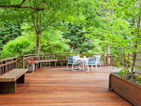 Decking_iStock-173245643.0.0